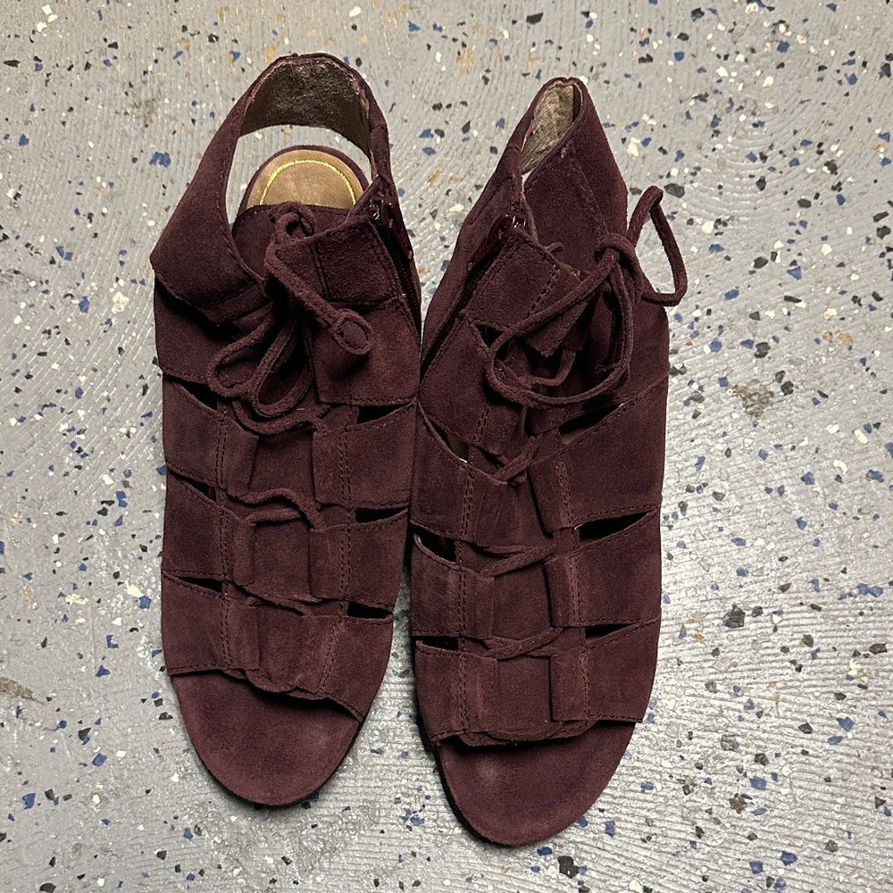 Vionic Women's Burgundy Suede Sandals